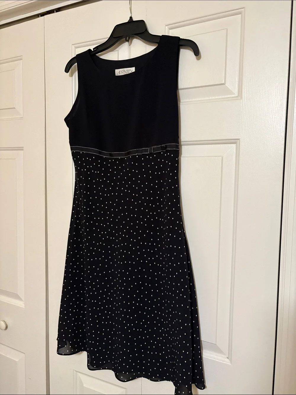 Casual Corner Annex Petite ivory label on black fabric